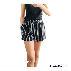 Ambiance Apparel women’s high waisted black/white striped shorts with pockets L